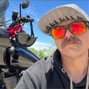 Meet your Posher, Derek